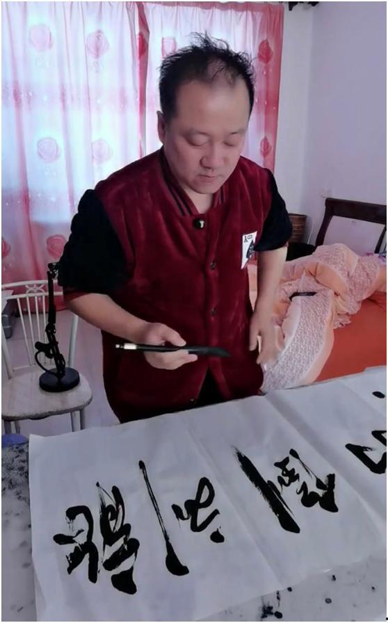 拍卖会爆料小品视频  第2张